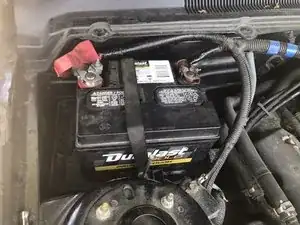 How to Remove Battery Acid From a 2005-2009 Ford Mustang Battery