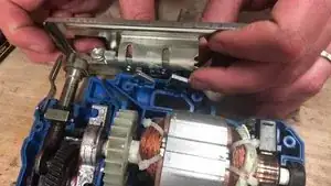 Place the tray in its housing, the squares must fit into their compartment.