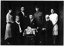 Gustav Simon (center) with family in the 1930s.