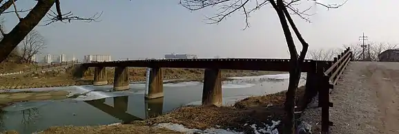 Crossing the Hwanggujicheon37°14′45″N 126°58′9″E﻿ / ﻿37.24583°N 126.96917°E﻿ / 37.24583; 126.96917