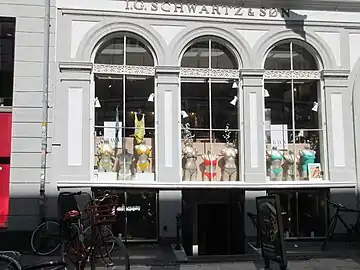 Sværtegade 3: Display windows