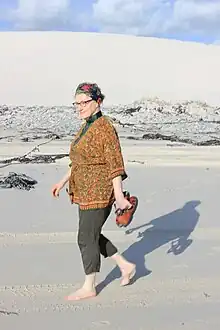 Trienke Laurie walking on the beach