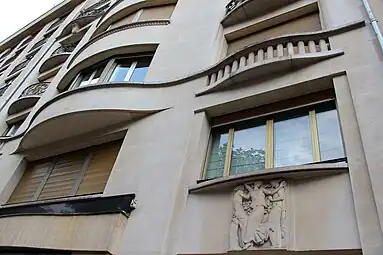 Art Nouveau influences - Sinuous curves on the facade of Avenue Montaigne no. 26, Paris, by Louis Duhayon and Marcel Julien, 1937