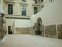 Louvre - human-headed winged bulls and reliefs from Dur-Sharrukin, in their wider setting of reliefs