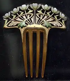 Comb of horn, gold, and diamonds by René Lalique (c. 1902) (Musée d'Orsay, Paris)